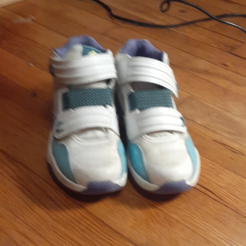 Jordan Kids White and Teal Sneakers
